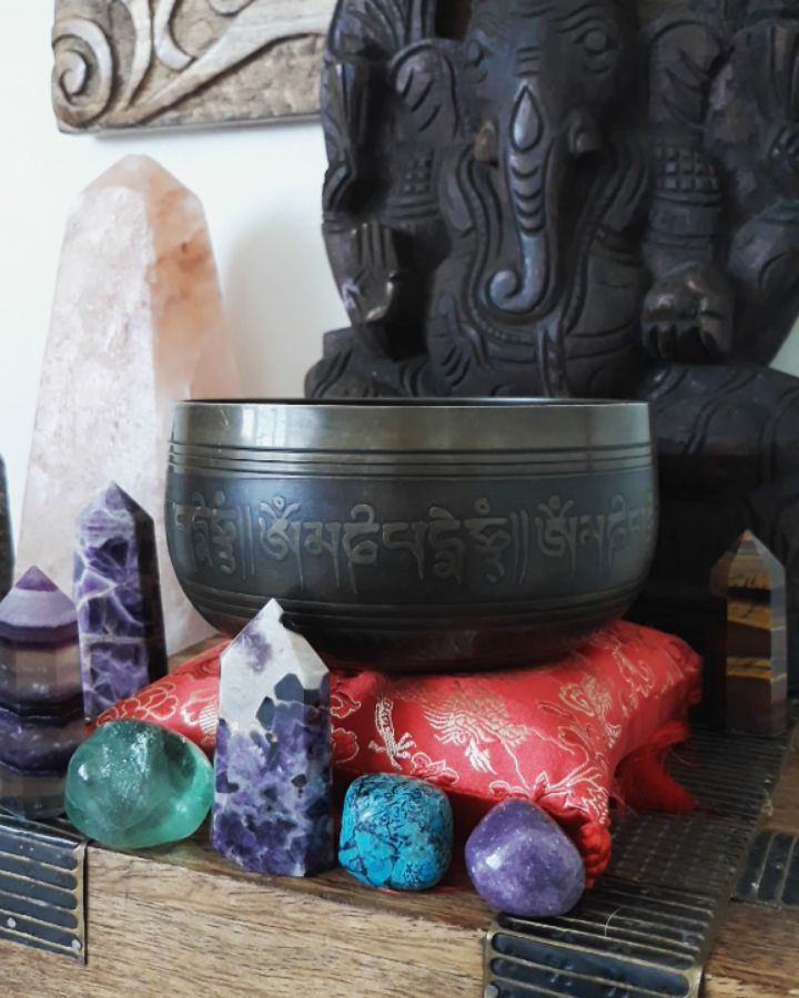 singing bowl cleanse crystals
